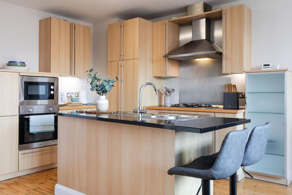 Modern Penthouse Apartment 2 Bed, 2 Bath Sleeps 6 City Centre Belfast Dış mekan fotoğraf