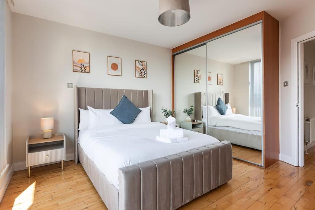 Modern Penthouse Apartment 2 Bed, 2 Bath Sleeps 6 City Centre Belfast Dış mekan fotoğraf